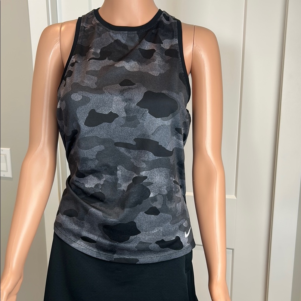 Nike Gray Fitted Sleeveless Tank Top